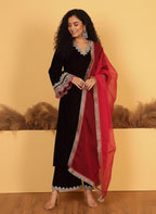 Elegant Designer Black Chiffon Silk Kurta Set With Lace Sleeves & Pink Organza Dupatta.