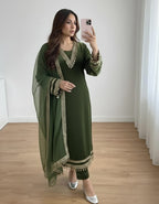 Elegant Women’s 3 Piece Velvet Dress With Lace Work & Chiffon Dupatta Lace Embellishment Sophisticated Ethnic Wear- Festive Edition